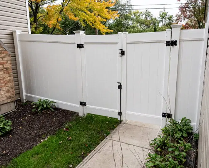 vinyl fencing okanagan