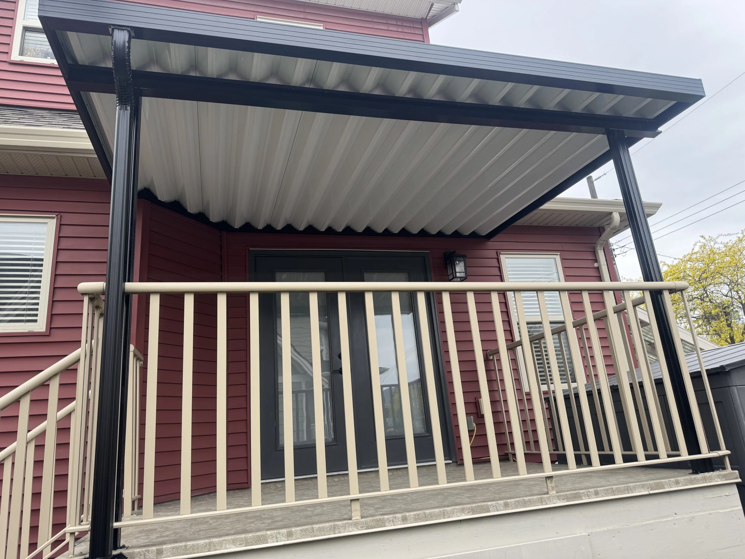 Aluminum patio cover attached to Okanagan home