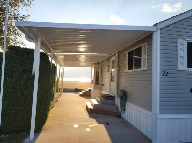 Beachfront aluminum patio cover in Penticton