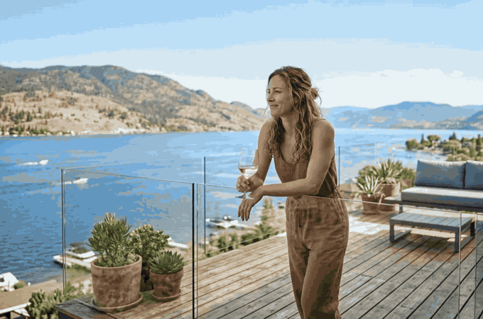 Glass and aluminum deck railings on Okanagan decks